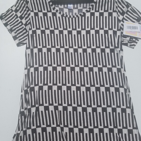 LuLaRoe Tops - Lularoe Classic t medium